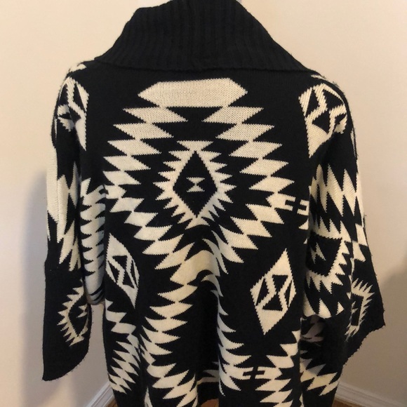 Comfy over sized cardigan ❄️ - Picture 4 of 4